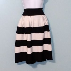 D'‎ Enjoy Skirt Black /White Stripes Size Small